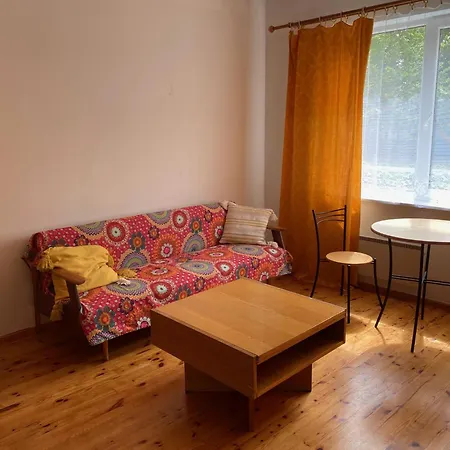 Spacious 2 Bedroom Near Apartamento Pärnu